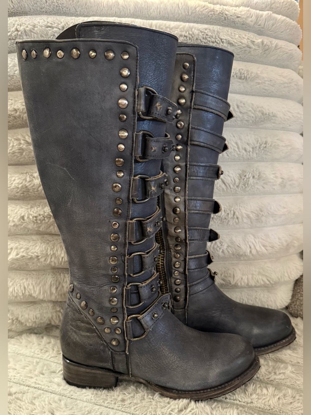 EUC- Freebird “Rory” Boots. Size 7 - Picture 2 of 8
